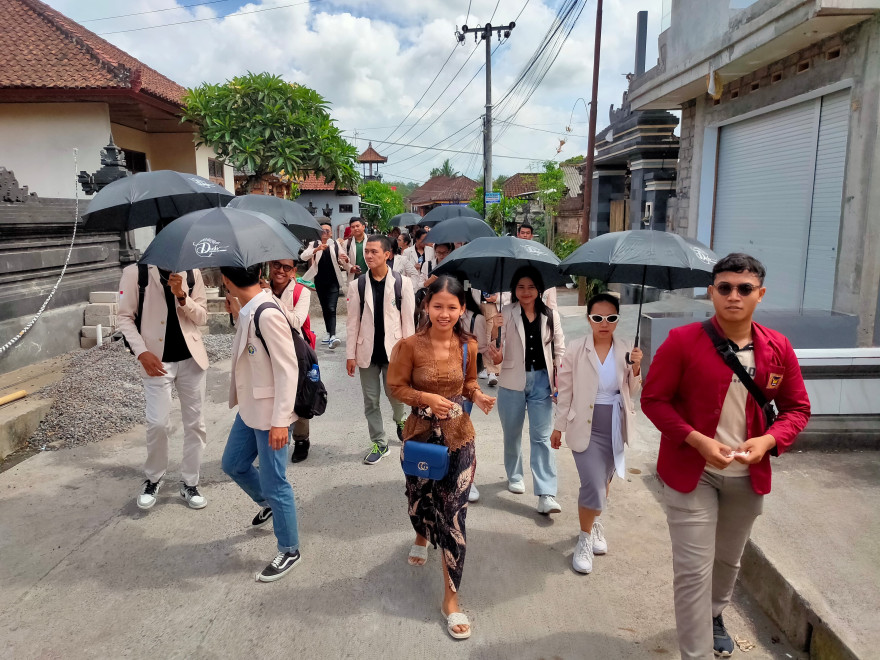 Kunjungan tamu ke Desa Wisata Tista dan Dudu